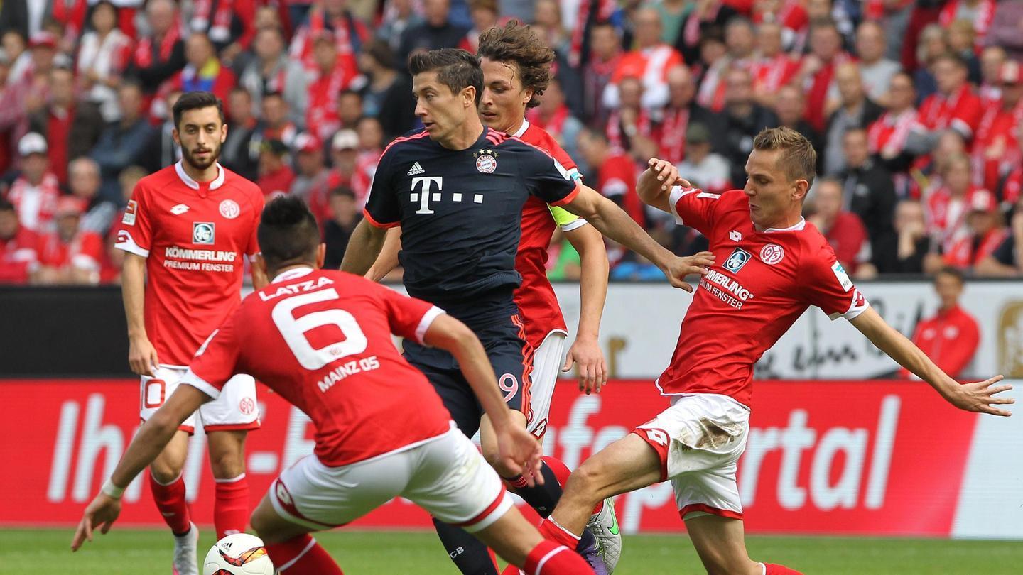 国家德比皇马2-1巴萨5分领跑 近6轮巴萨比皇马多拿9分反超4分（国家德比皇马2-1力克巴萨一度5分领跑，近6轮巴萨净胜9分已反超4分）