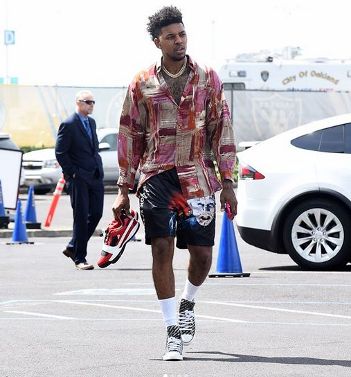 泰伦·卢：赛中我不知道哈登得了多少分，他在进攻端扛着我们（泰伦·卢：比赛中我没留意哈登得了多少分，他扛起了我们的进攻）