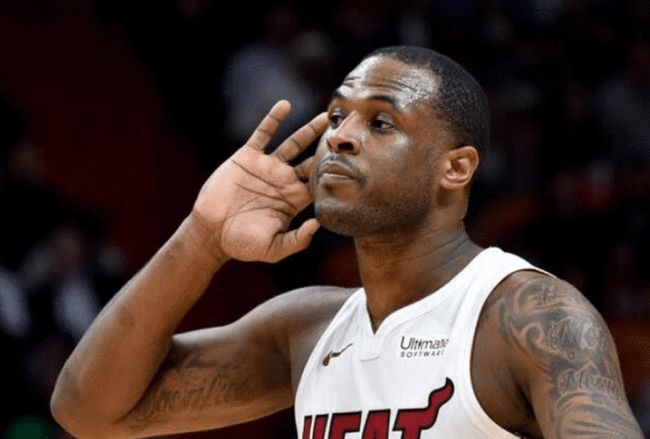 埃里克：估计我的鼻子断了；裁判本可以让我们发完最后的角球（埃里克：我可能鼻骨骨折，裁判原本该让我们主罚完最后一个角球）