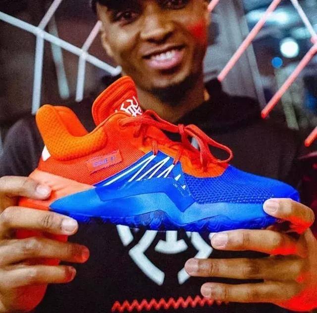 4-1大胜后的双面红魔：一场狂胜，暴露曼联争四的期望与脆弱！（4-1大捷下的红魔双面：酣胜难掩曼联争四野望与软肋）