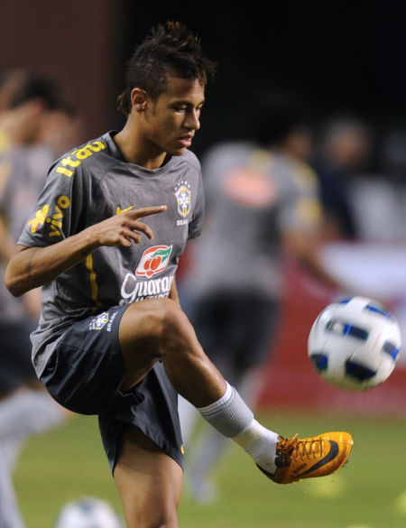 中超联赛总结：积分榜前三分析,（中超赛季回顾：积分榜三强解析）