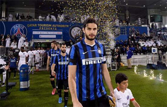 上赛季西甲最佳射手，姆巴佩领取皮奇奇奖（姆巴佩荣膺上赛季西甲射手王，捧起皮奇奇奖）