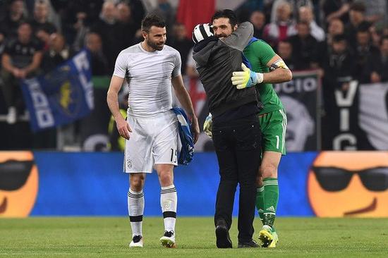 3-2伯恩茅斯，桑德兰队史首次英超联赛两球落后逆转取胜（桑德兰英超史首次两球落后逆转，3-2击败伯恩茅斯）