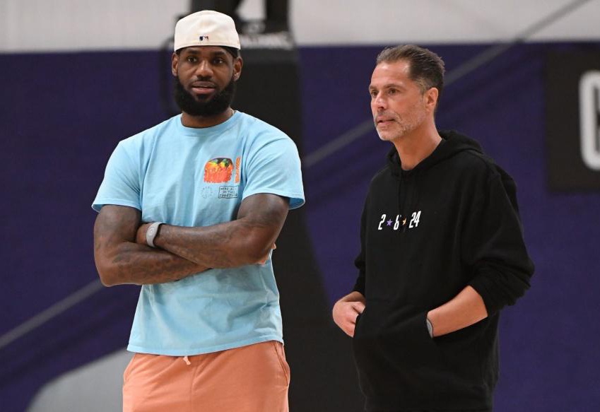 比赛尾声扑点，迈尼昂：我很自信，我的队友们也信任我（末段扑点，迈尼昂：我很自信，队友也相信我）