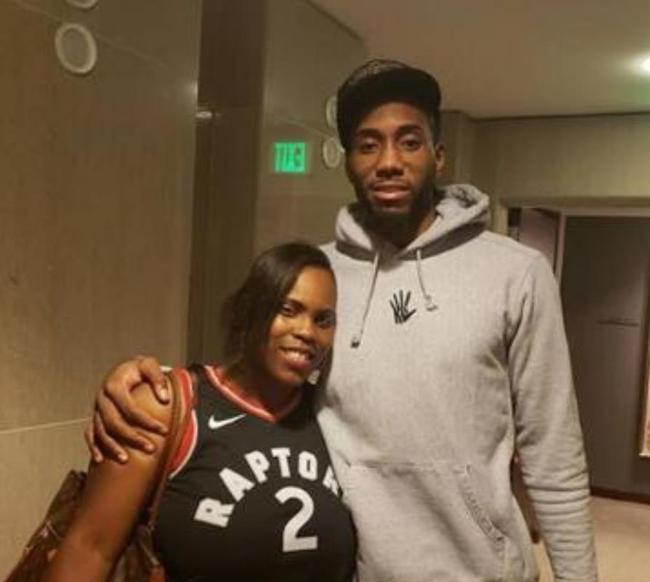 关系不错，阿诺德重返安菲尔德，和索博肩并肩走入球员通道（阿诺德重回安菲尔德，与索博并肩走进球员通道，关系融洽）