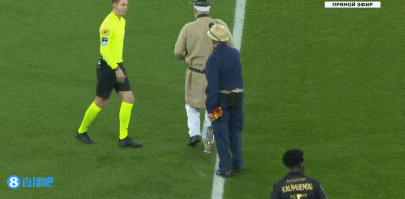 被问是否会下课，罗马尼亚主帅大怒：别问我这个问题！（被追问帅位去留，罗马尼亚主帅震怒：这个问题别再提！）